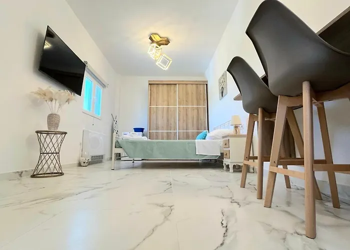Corfu Airport Sweet Apartment *