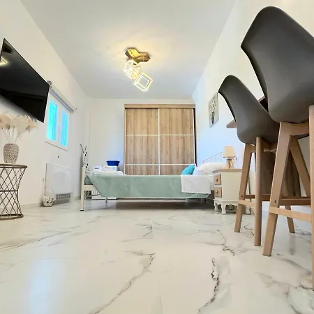 Corfu Airport Sweet Apartman *